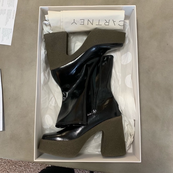 STELLA MCCARTNEY Patent Platform Ankle Boo… - Picture 5 of 8